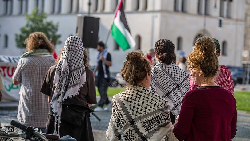 Propalästinensische Demonstranten im Juni vor der LMU.
