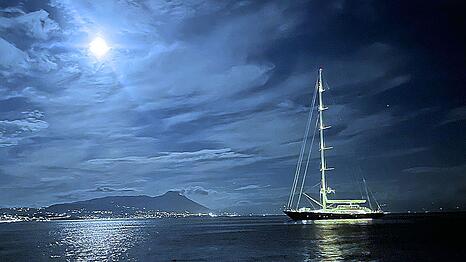 "Ein beispielloser Unfall": Die Superyacht "Bayesian" in der Nacht des Untergangs vor Sizilien.