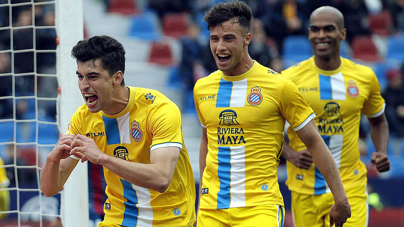 Marc Roca, Espanyol Barcelona: Als Alternative für Rodrigo wird sein spanischer Landsmann Marc Roca (22) gehandelt. Doch laut "Radio Catalunya" bietet Bayern zu wenig Ablöse für den defensiven Mittelfeldspieler - und zwar "nur" 18 Millionen Euro statt der geforderten 40 Millionen Euro. Auch dieser Transfer droht zu scheitern.