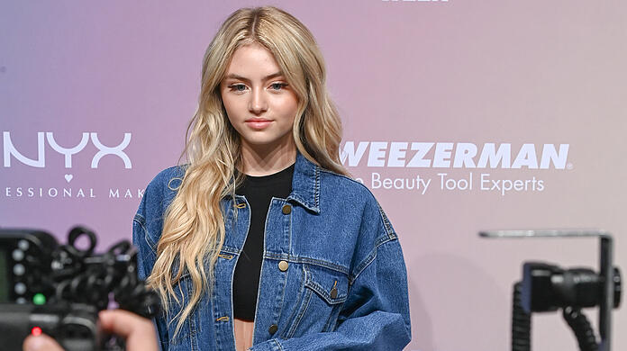 Leni Klum stellte auf der Berliner Fashion Week eine Kollektion vor, an der sie mitgearbeitet haben soll. Die 17-Jährige lief in der Show auch selbst mit.