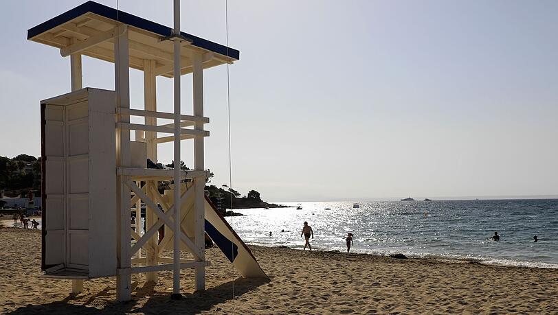 Im Oktober haben an vielen Stränden von Mallorca Rettungsschwimmer ihre Saison bereits beendet. (Symbolbild)