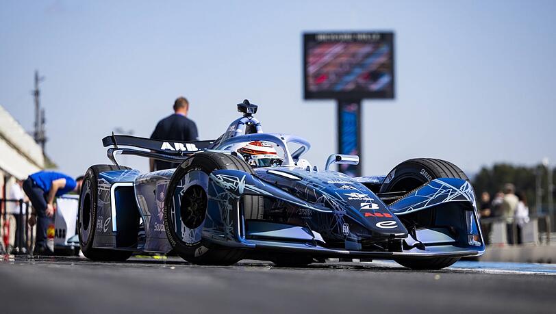 Die Zukunft der Formel E hei&szlig;t Gen4: Die neuen Autos drehen im franz&ouml;sischen Le Castellet ihre Premiere-Runden. Sie stehen f&uuml;r Stra&szlig;enautos Vorbild in Sachen Technologien.