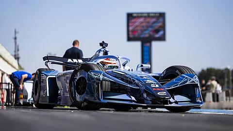 Die Zukunft der Formel E hei&szlig;t Gen4: Die neuen Autos drehen im franz&ouml;sischen Le Castellet ihre Premiere-Runden. Sie stehen f&uuml;r Stra&szlig;enautos Vorbild in Sachen Technologien.