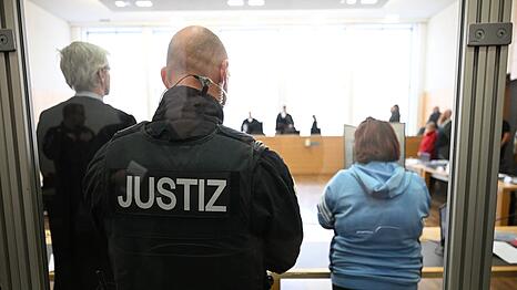 Die Foltervorw&uuml;rfe sind im Gerichtssaal nur schwer zu ertragen.