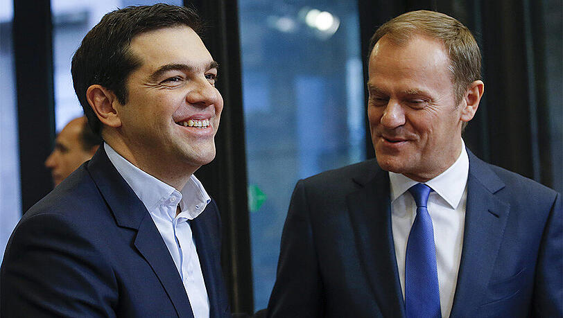 Tsipras (l.) mit dem Präsidenten des Europäischen Rates Donald Tusk. Tsipras (l.) mit dem Präsidenten des Europäischen Rates Donald Tusk.