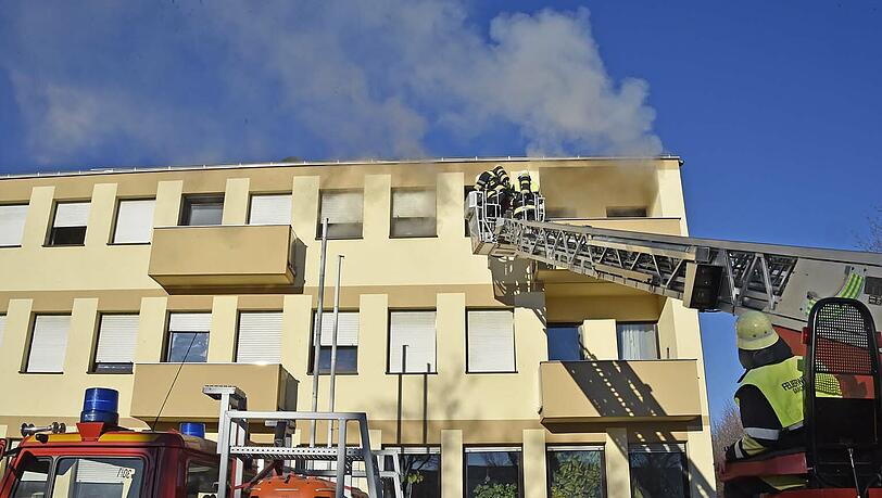 Bei dem Wohnungsbrand starb eine Frau. Bei dem Wohnungsbrand starb eine Frau.