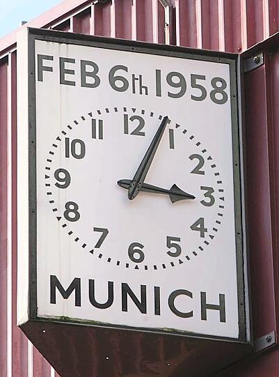 Erinnert an die Katastrophe: Die "Munich Clock" in Manchester.