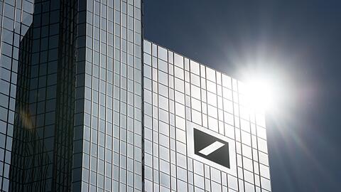 Die Deutsche Bank hat ihr Netz an Geldautomaten auf Vordermann gebracht (Archivbild)
