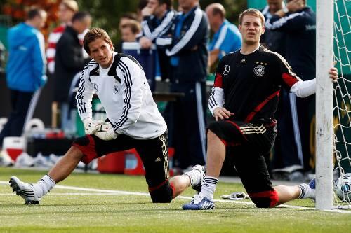Training mit dem Rivalen Neuer: René Adler (l.).