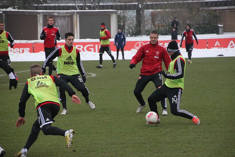 Beim anschließenden 8-gegen-8 wurden vor allem Standardsituationen trainiert.