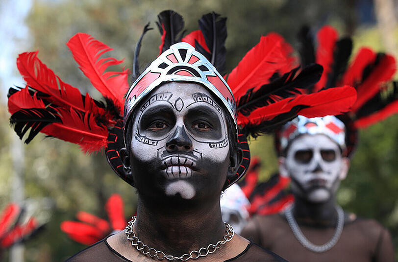 Der "Día de los Muertos" wird in Mexiko-Stadt in diesem Jahr erstmals auch als Parade gefeiert. Die Bilder vom Umzug nach Vorbild des James-Bond-Films "Spectre".