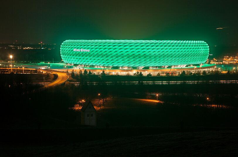 München leuchtet: Anlässlich des St. Patrick's Days erstrahlen die Allianz Arena und der Olympiaturm in grün. Sehen Sie hier die schönsten Beleuchtungen der Arena.