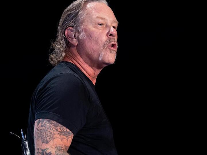 James Hetfield muss erneut wegen seiner Suchterkrankung behandelt werden.