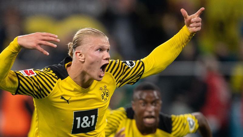 Dortmunds Torschütze Erling Haaland jubelt nach seinem Last-Minute-Treffer zum 3:2-Endstand.