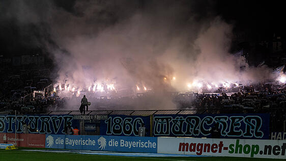 Zündelnden vor Anpfiff: Die Ultras des TSV 1860.