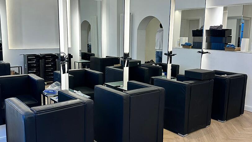 Hell, modern und bewusst kleiner: So sieht der neue Salon von Andr&eacute; Schulz in der Christophstra&szlig;e aus.