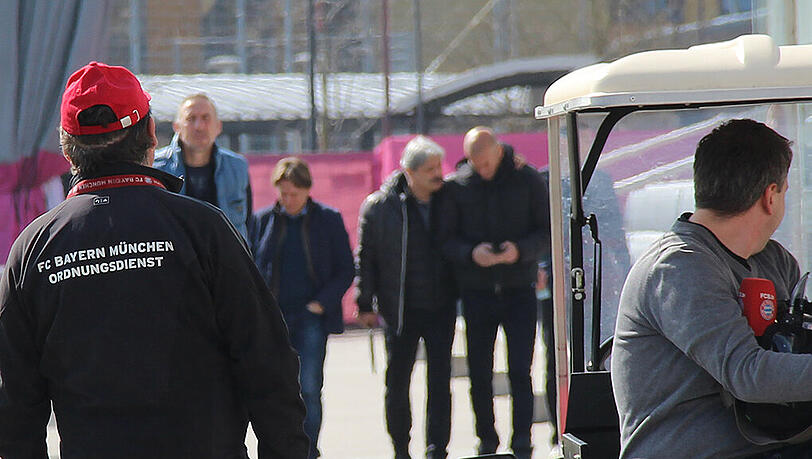 Zinedine Zidane, Willy Sagnol und Co. am Trainingsgelände des FC Bayern an der Säbener Straße. Zinedine Zidane, Willy Sagnol und Co. am Trainingsgelände des FC Bayern an der Säbener Straße.