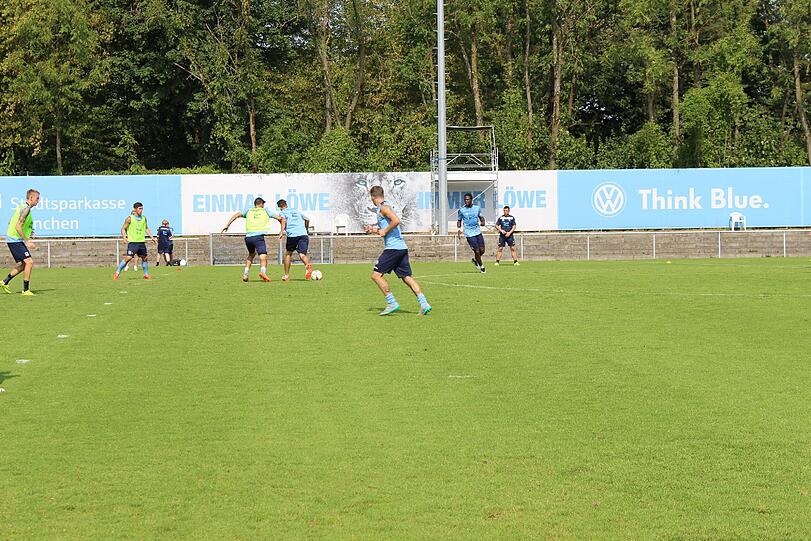 Schrecksekunde für Degenek beim Training am Freitag. Hier die Bilder vom Vormittagstraining.