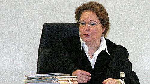 Schlug als Vergleichs-Angebot eine Million Euro vor: Richterin Brigitte Schmechtig-Wolf. Schlug als Vergleichs-Angebot eine Million Euro vor: Richterin Brigitte Schmechtig-Wolf.