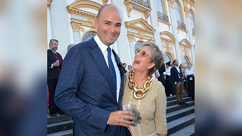 Fürst Albert taucht meist zusammen mit seiner Mutter Gloria auf.