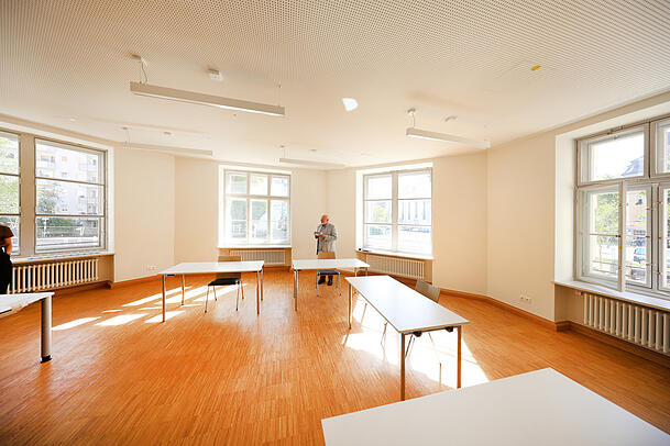 Eher nüchtern gehalten: Einer dere künftigen Kursräume der MVHS München Ost. Hier wird das künftige Atelier eingerichtet. Eher nüchtern gehalten: Einer dere künftigen Kursräume der MVHS München Ost. Hier wird das künftige Atelier eingerichtet.