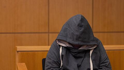 Achteinhalb Jahre soll ein 61-J&auml;hriger in Haft - er missbrauchte seine Ehefrau und filmte die Taten.