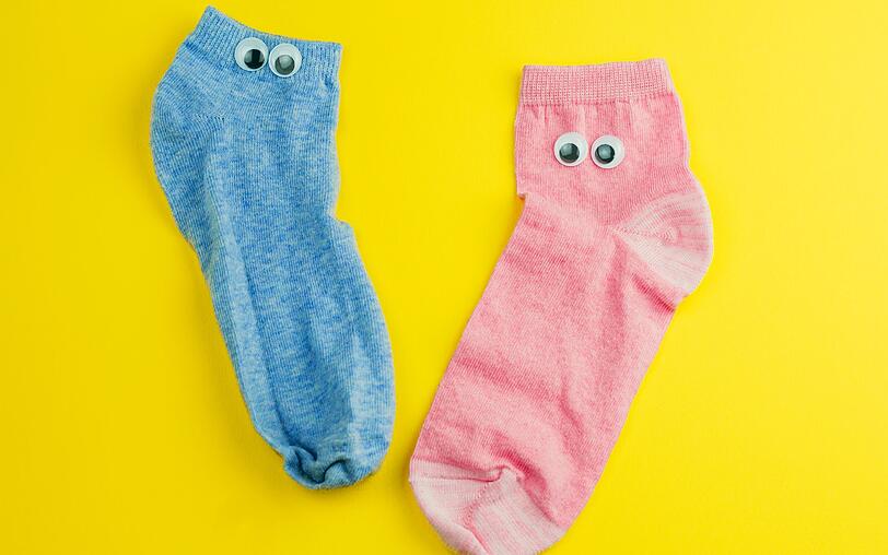 Sie kennen das: Immer wieder finden sich nach der Wäsche verwaiste Socken in Ihrem Schrank. Doch statt sie wegzuwerfen, können Sie diese noch als Putzlappen verwenden. Oder sie basteln und nähen mit Ihren Kindern lustige Handpuppen. Sie kennen das: Immer wieder finden sich nach der Wäsche verwaiste Socken in Ihrem Schrank. Doch statt sie wegzuwerfen, können Sie diese noch als Putzlappen verwenden. Oder sie basteln und nähen mit Ihren Kindern lustige Handpuppen.