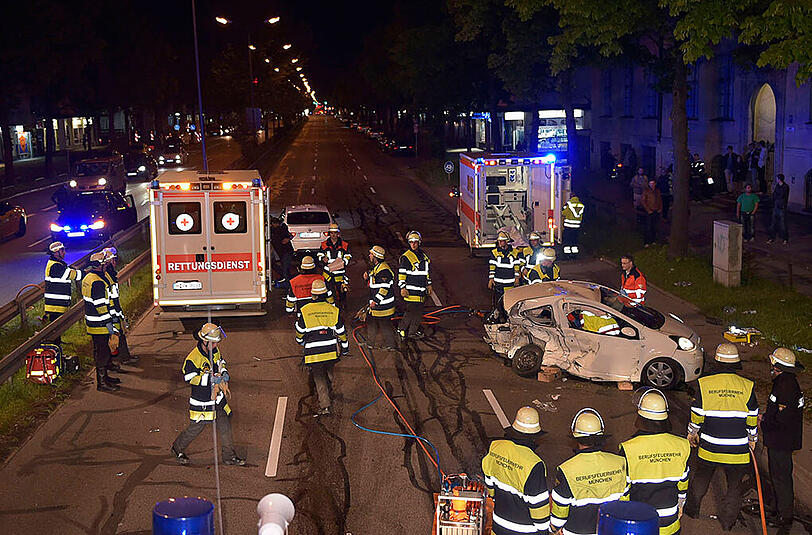 Schwerer Verkehrsunfall am Freitagabend in Laim - die Bilder.