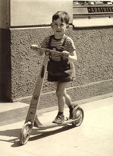 Auf dem Roller unterwegs.