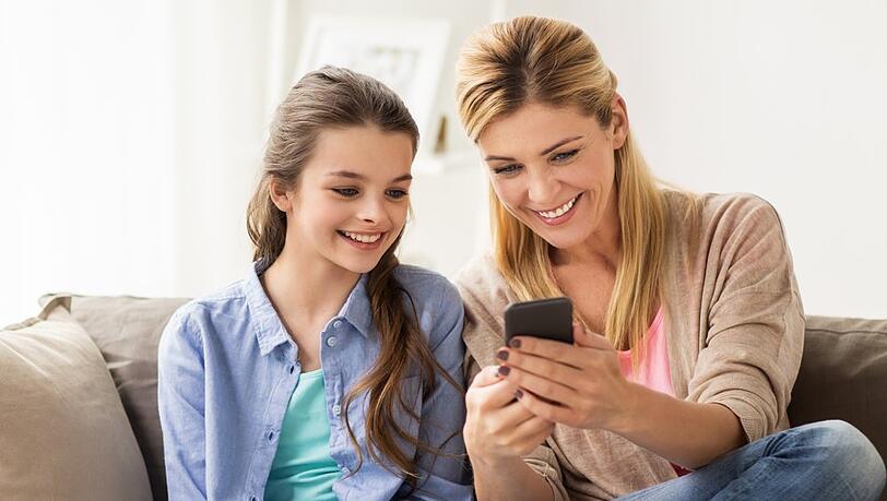 Eltern sollten sich damit befassen, wie Kinder ihre Smartphones nutzen.