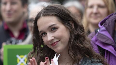 Lena Schilling war bislang parteilos und ist nun Spitzenkandidatin der Grünen.