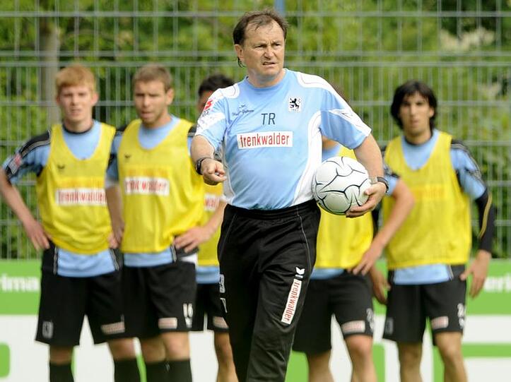 Ewald Lienen gibt gerne die Richtung vor.