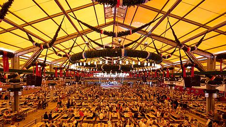 Die Festhalle Schottenhamel auf dem M&uuml;nchner Oktoberfest. (Archivbild)