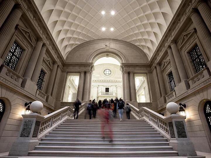 Die Haupttreppenhalle der Staatsbibliothek Unter den Linden.