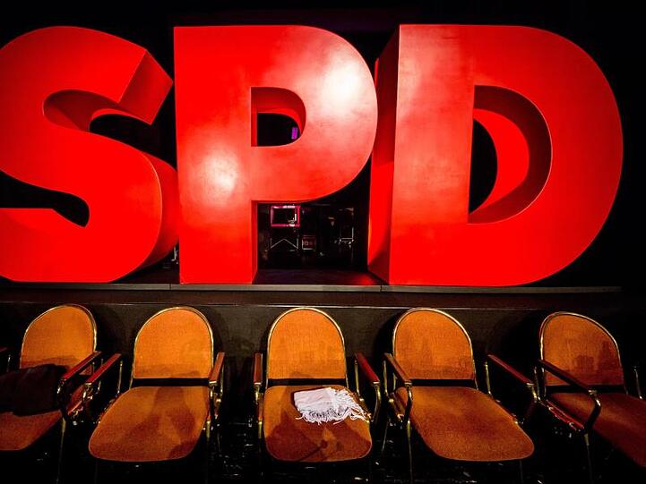Mit einem Treffen des erweiterten Präsidiums will die SPD ihren Bundesparteitag vorbereiten.