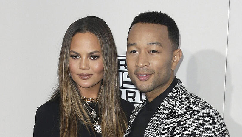 Chrissy Teigen mit Ehemann John Legend: So sieht das Model eigentlich aus. Chrissy Teigen mit Ehemann John Legend: So sieht das Model eigentlich aus.