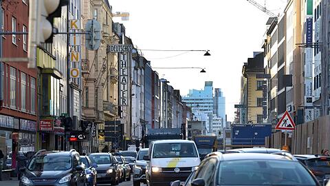 Das Ende der Schwanthalerstra&szlig;e an der Kreuzung zur Sonnenstra&szlig;e. Verkehrstechnisch herrscht hier eigentlich immer Ausnahmezustand.