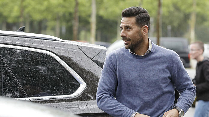 Wieder beim FC Bayern: Claudio Pizarro. Bei seiner dritten Rückkehr zum Rekordmeister übernimmt er die Rolle als Botschafter bei den Münchnern. (Archivbild)