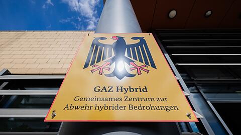 Offiziell eingeweiht wurde das GAZ Hybrid von Bundesinnenminister Alexander Dobrindt (CSU).