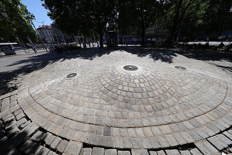 Der Sendlinger-Tor-Brunnen: komplett trocken! Der Sendlinger-Tor-Brunnen: komplett trocken!