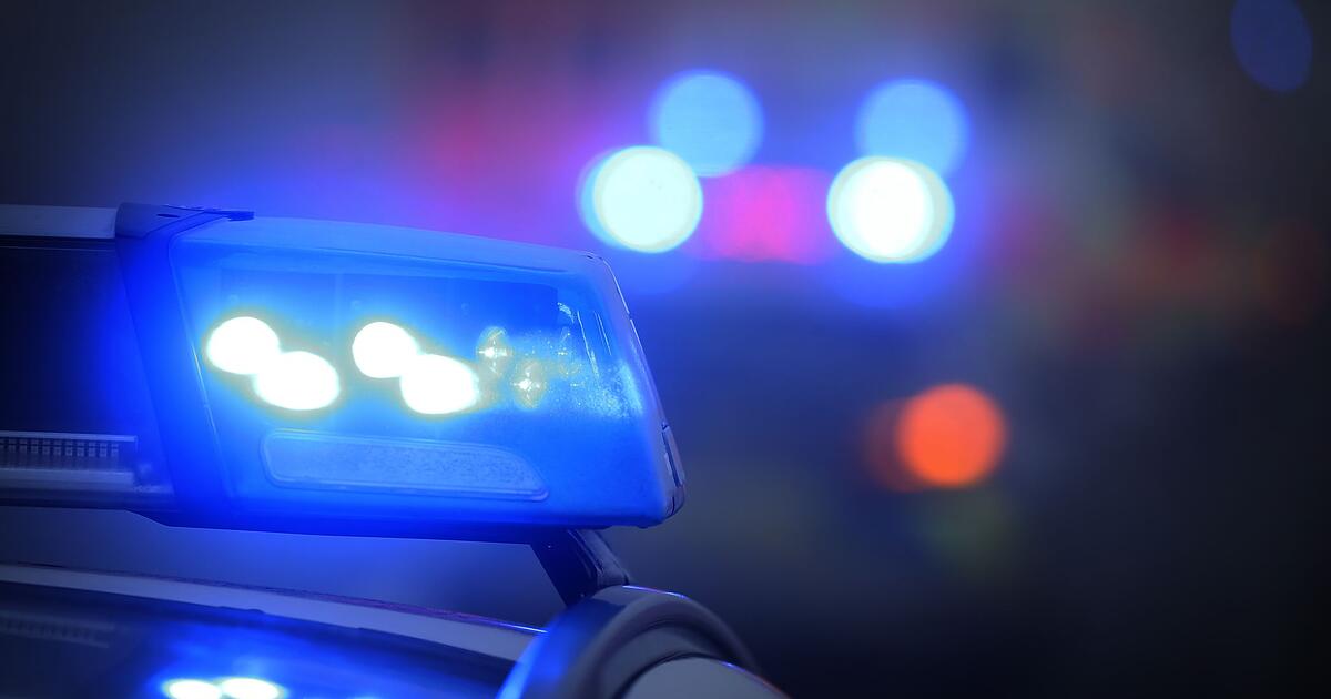 Taxi kollidiert mit Pkw : Drei Verletzte und ein Auto auf dem Dach