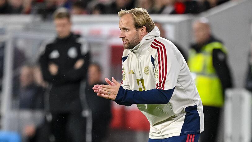 Bekam nach dem 3:1 in Freiburg eine Nachricht von seinem Chef Vincent Kompany: Bayerns Co-Trainer Aaron Danks.