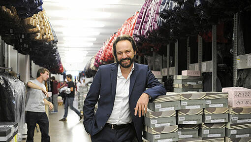 Er ist der Chef des Lifestyle-Imperiums Stylebop.com: Fashion-Experte Mario Eimuth. Einst machte er mit seinem Sarajo-Shop im Glockenbachviertel die Promi-Frauen glücklich. 2003 gründete er dann das Edel-Internet-Portal - obwohl ihm jeder davon abriet. Er ist der Chef des Lifestyle-Imperiums Stylebop.com: Fashion-Experte Mario Eimuth. Einst machte er mit seinem Sarajo-Shop im Glockenbachviertel die Promi-Frauen glücklich. 2003 gründete er dann das Edel-Internet-Portal - obwohl ihm jeder davon abriet.