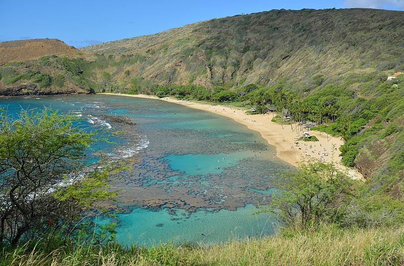 Strand der Hanauma Bay bei Honolulu auf der Insel Oahu auf Hawaii. Foto: Uwe Anspach/Archiv