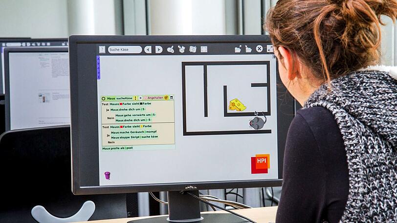 Mit Fake-Profilen in den sozialen Medien hat eine 12-Jährige einer Mitschülerin mit Vergewaltigung gedroht. (Symbolfoto)