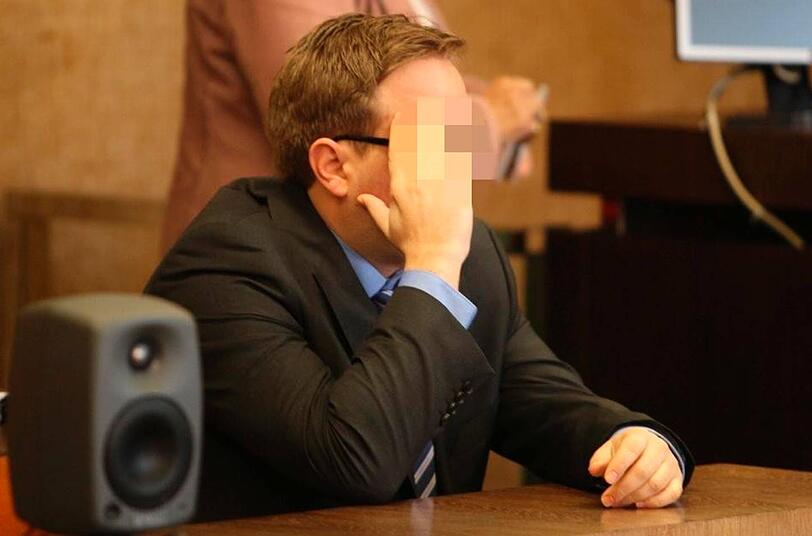 Der Student Maximilian F. (28) steht wegen Vergewaltigung vor Gericht. Er bekommt eine Bewährungsstrafe mit strengen Auflagen.