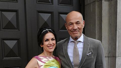 Schauspieler Heiner Lauterbach trifft mit Ehefrau Viktoria zur Verleihung des Bayerischen Fernsehpreis am Prinzregententheater ein.