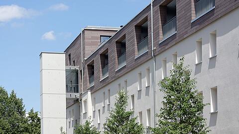 Ökologisch und schick: Aufstockung in Holzbauweise in der Attenkoferstraße. Die Gewofag hat hier 50 extra Wohnungen geschaffen.