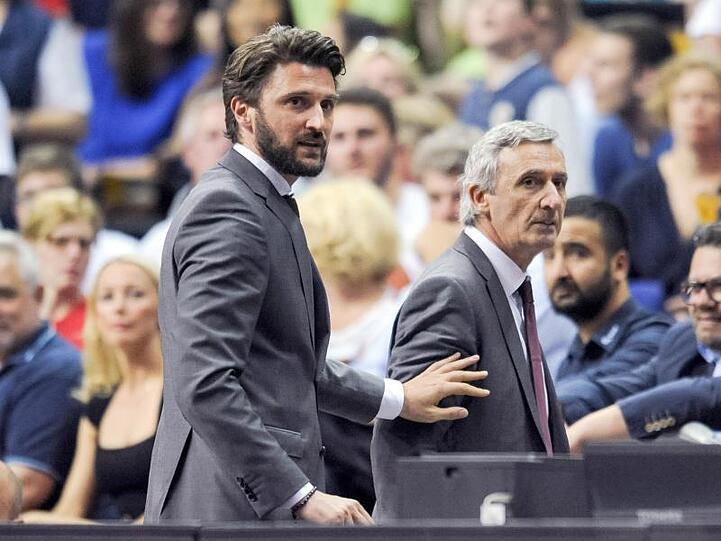 Sieht Dennis Schröder nicht als Leader: Bayern-Geschäftsführer Marko Pesic (l).