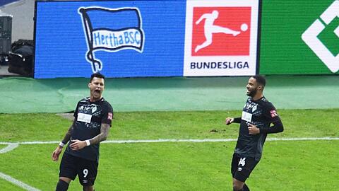 Bremens Davie Selke (l) traf gegen Ex-Verein Hertha zur Führung.